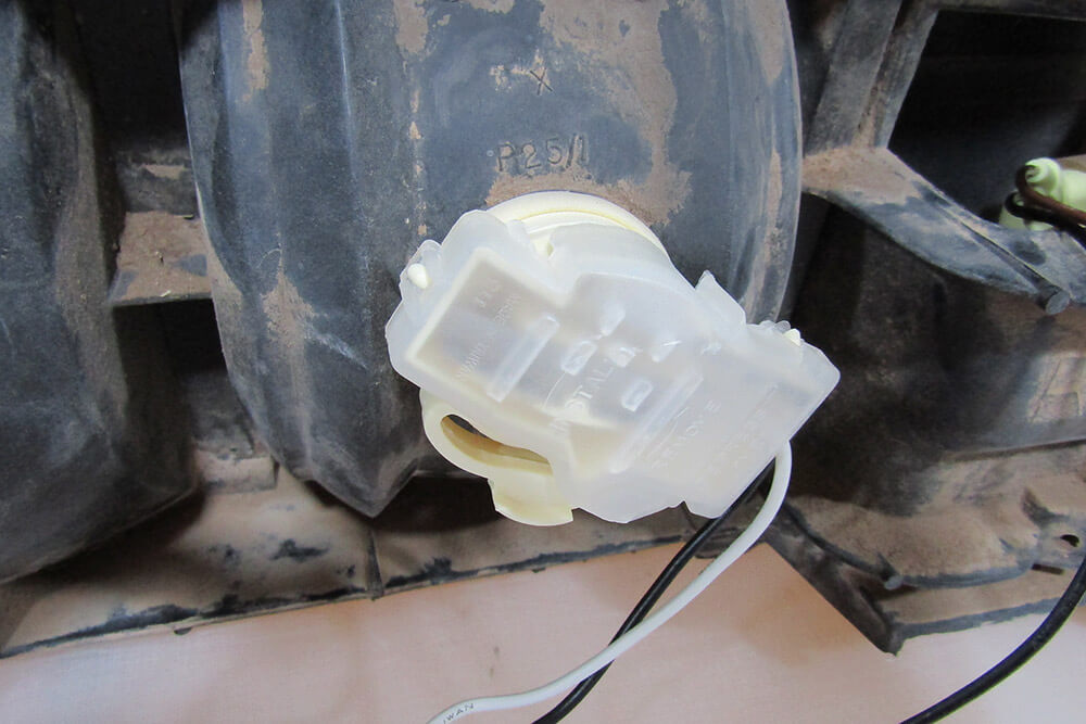 1982-92 Camaro Reverse Light Connector